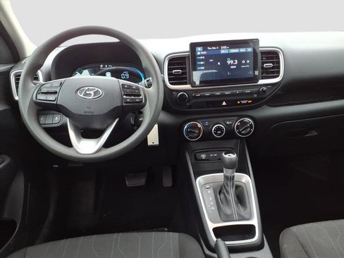 Used 2025 Hyundai Venue SE image 8