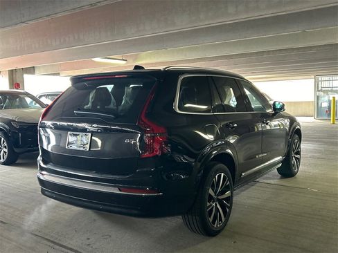 New 2026 Volvo XC90 B5 Core image 2