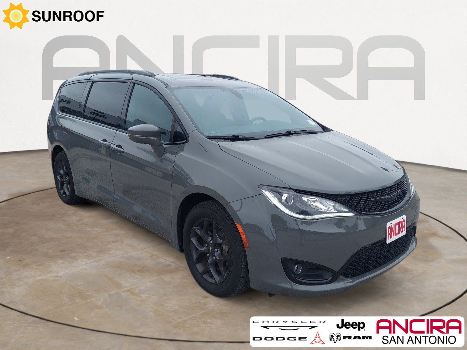 Used 2020 Chrysler Pacifica Limited w/ S Appearance Package FWD image 1