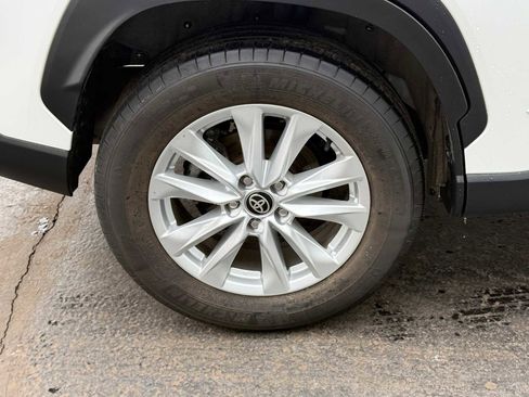 Certified 2024 Toyota Corolla Cross LE image 8