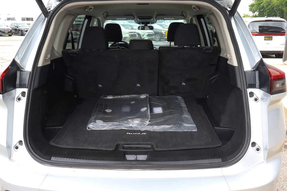 Used 2025 Nissan Rogue SV FWD image 9