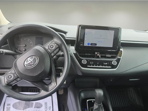 Used 2024 Toyota Corolla LE FWD image 11