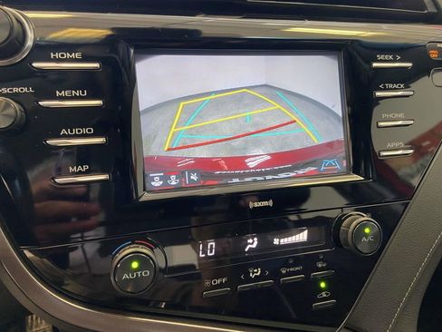 Used 2020 Toyota Camry SE w/ Convenience Package FWD image 22