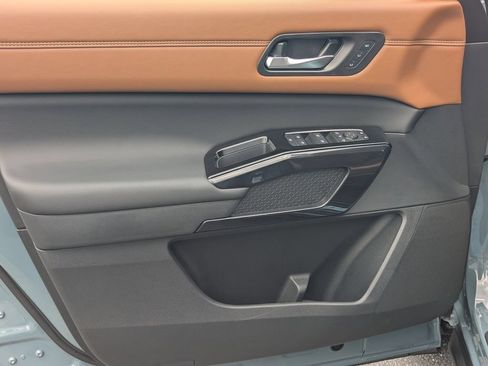 Certified 2026 Nissan Pathfinder Platinum w/ Cargo Package FWD image 10