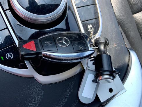 Used 2019 Mercedes-Benz GLC 300 image 14