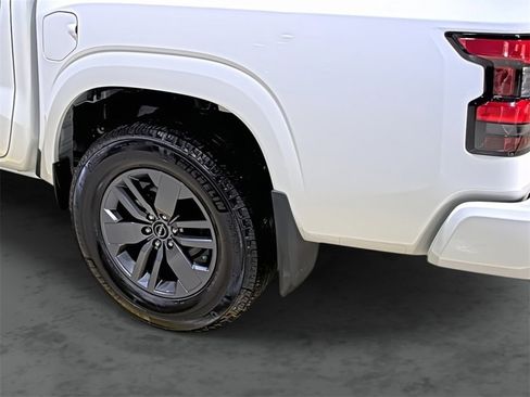 Used 2025 Nissan Frontier SV image 9