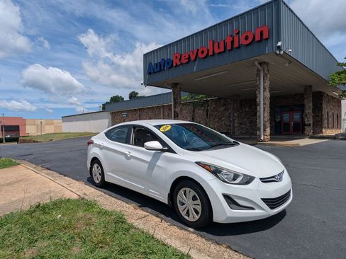 Used 2016 Hyundai Elantra SE FWD image 1