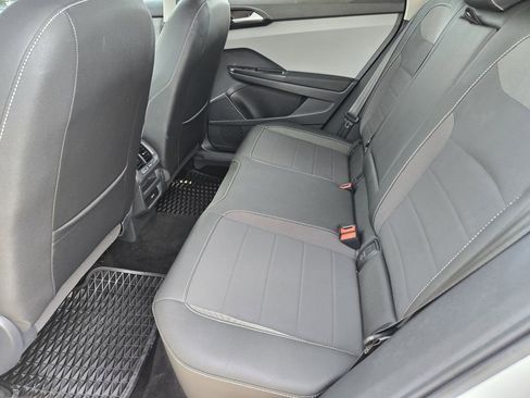 Used 2023 Volkswagen Taos SE w/ Panoramic Sunroof Package image 29