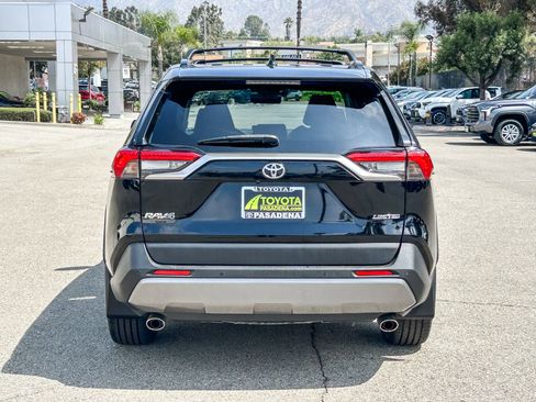 Used 2020 Toyota RAV4 Limited FWD image 7