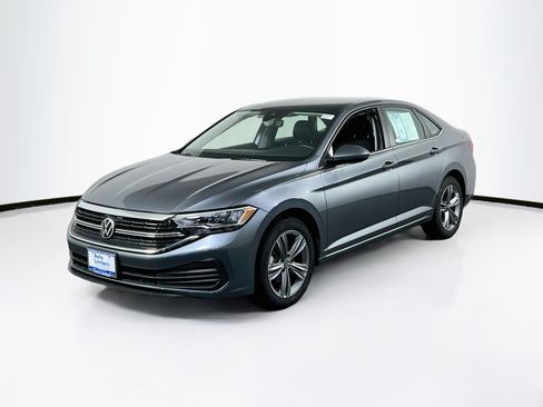 Used 2023 Volkswagen Jetta SE FWD image 1