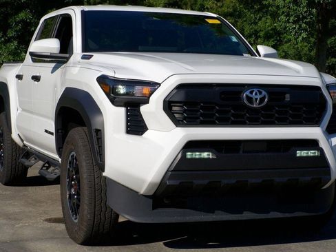 Used 2024 Toyota Tacoma TRD Off-Road AWD/4WD image 37