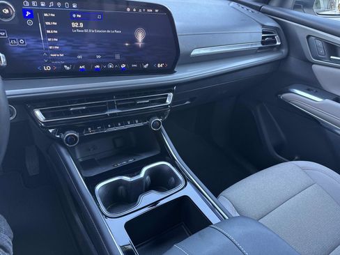 Used 2025 Chevrolet Traverse LT image 23