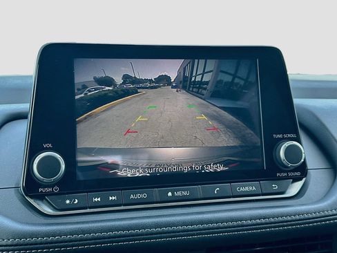 Used 2024 Nissan Rogue SV FWD image 13