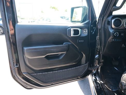 Used 2023 Jeep Wrangler Unlimited AWD/4WD image 17