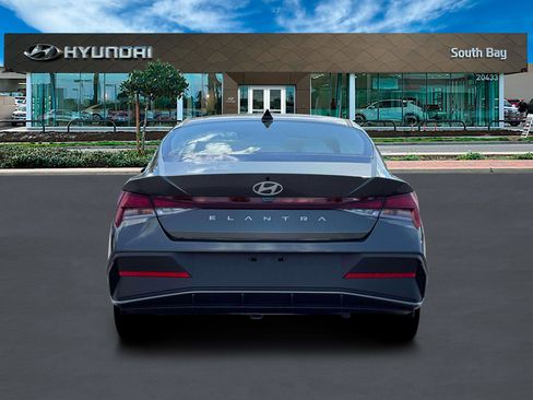 New 2026 Hyundai Elantra SE FWD image 6