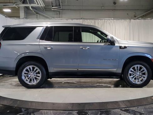 Used 2023 GMC Yukon SLT w/ SLT Luxury Package image 9