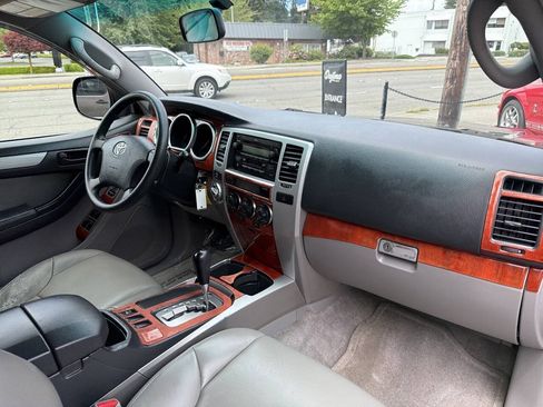 Used 2004 Toyota 4Runner SR5 w/ Preferred Accessory Pkg AWD/4WD image 18