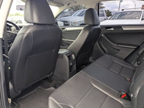Used 2017 Volkswagen Jetta SE FWD image 31