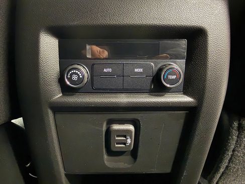 Used 2021 Chevrolet Traverse LS image 40