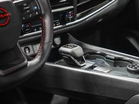 Used 2025 Nissan Rogue SV image 23