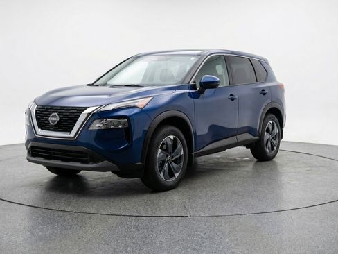 Used 2025 Nissan Rogue SV image 3