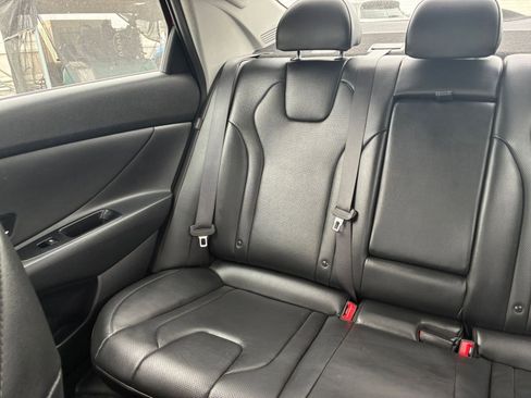 Used 2025 Hyundai Elantra Limited image 39