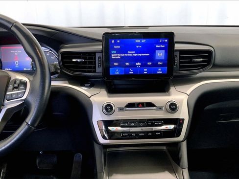Used 2022 Ford Explorer XLT image 5