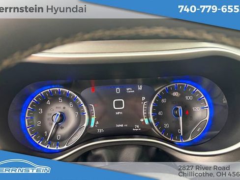 Used 2024 Chrysler Pacifica Touring-L FWD image 18