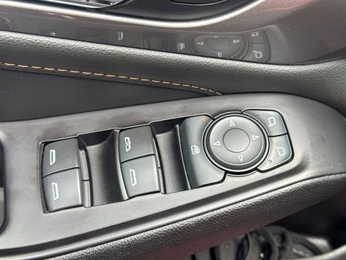 Used 2019 Chevrolet Traverse LT FWD image 15