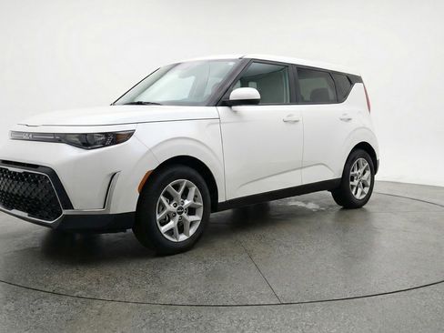 Used 2025 Kia Soul LX w/ LX Technology Package FWD image 3