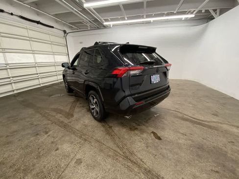 Used 2023 Toyota RAV4 SE w/ Weather & Moonroof Package image 4