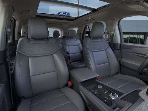 New 2025 Ford Explorer Active w/ Active Comfort Package image 10
