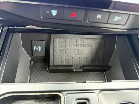 Used 2022 Ford F150 Lightning Platinum image 28