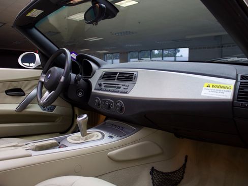 Used 2003 BMW Z4 3.0i image 7