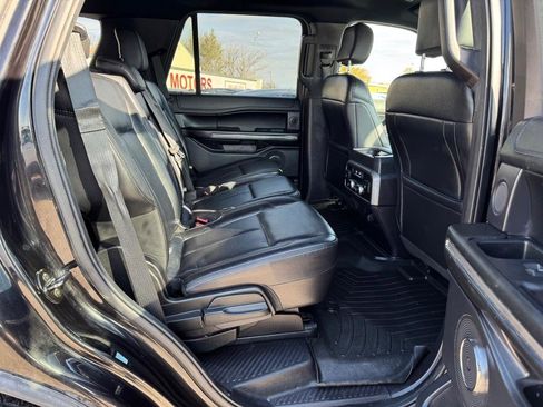 Used 2019 Ford Expedition XLT w/ Equipment Group 202A AWD/4WD image 15