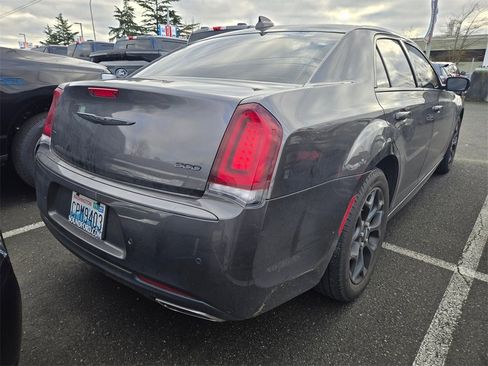 Used 2021 Chrysler 300 Touring L image 3