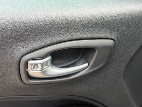 Used 2021 Jeep Compass Latitude w/ Sun and Sound Group FWD image 18