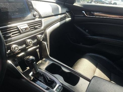 Used 2018 Honda Accord Sport image 8