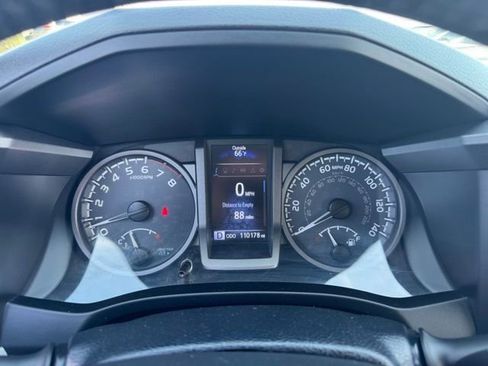 Used 2016 Toyota Tacoma TRD Off-Road w/ Premium & Technology Package image 17