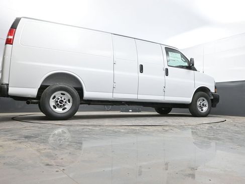 New 2026 GMC Savana 2500 Extended RWD image 34