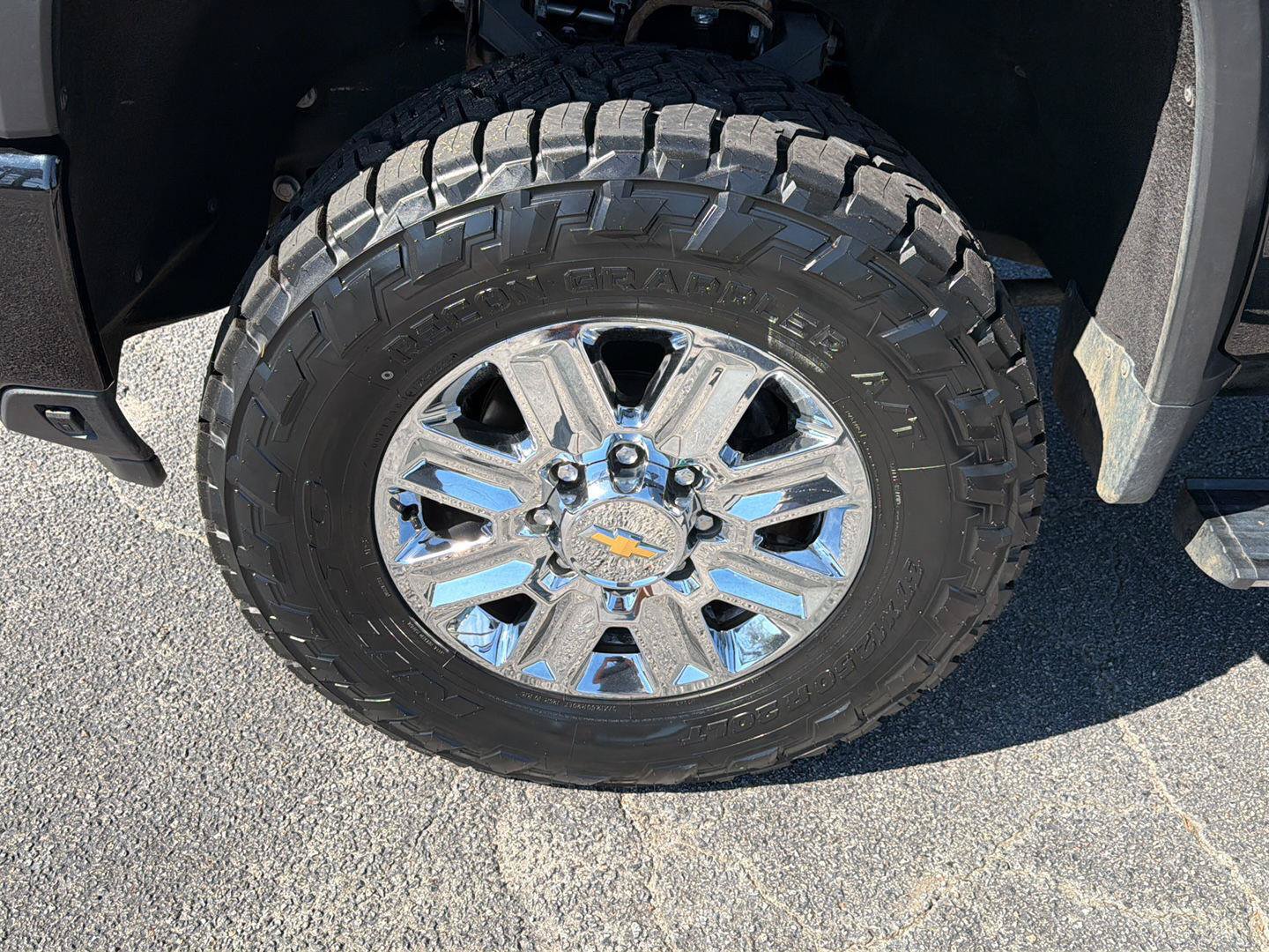 Used 2024 Chevrolet Silverado 3500 High Country w/ High Country Premium Package AWD/4WD image 42