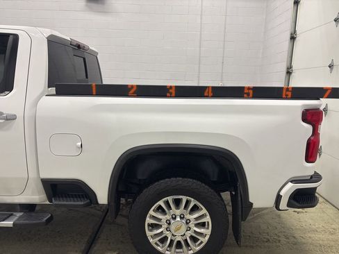 Used 2022 Chevrolet Silverado 3500 High Country w/ Z71 Off-Road Package image 9