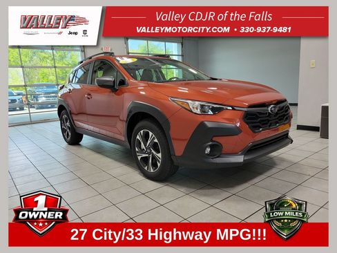 Used 2025 Subaru Crosstrek 2.5i Premium AWD/4WD image 1