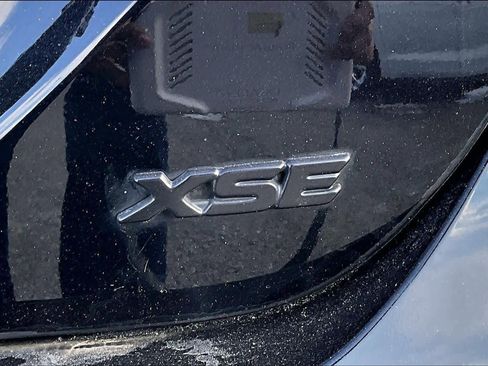 Used 2022 Toyota Camry XSE image 10