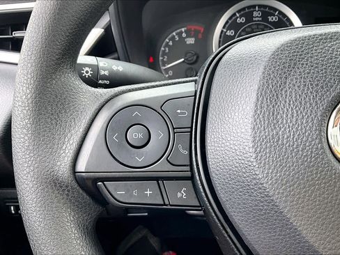 Used 2022 Toyota Corolla LE FWD image 23