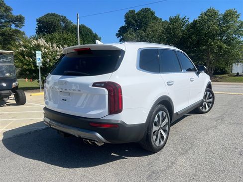 Used 2022 Kia Telluride S FWD image 3