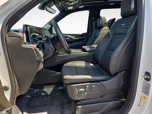 Used 2023 Cadillac Escalade Sport Platinum w/ LPO, ONYX Package AWD/4WD image 19