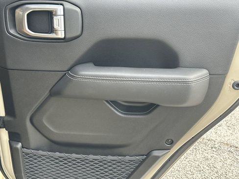 Used 2022 Jeep Wrangler Unlimited Sahara w/ Cold Weather Group image 17