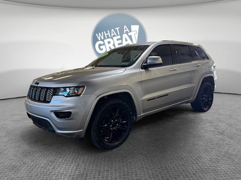 Used 2018 Jeep Grand Cherokee Altitude AWD/4WD image 8