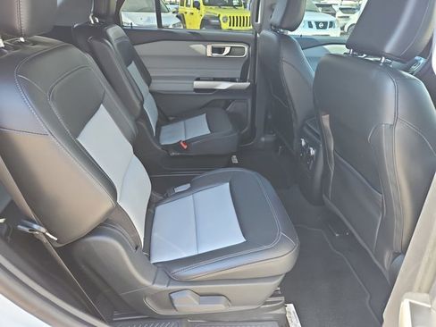 Certified 2022 Ford Explorer XLT w/ Equipment Group 202A image 22